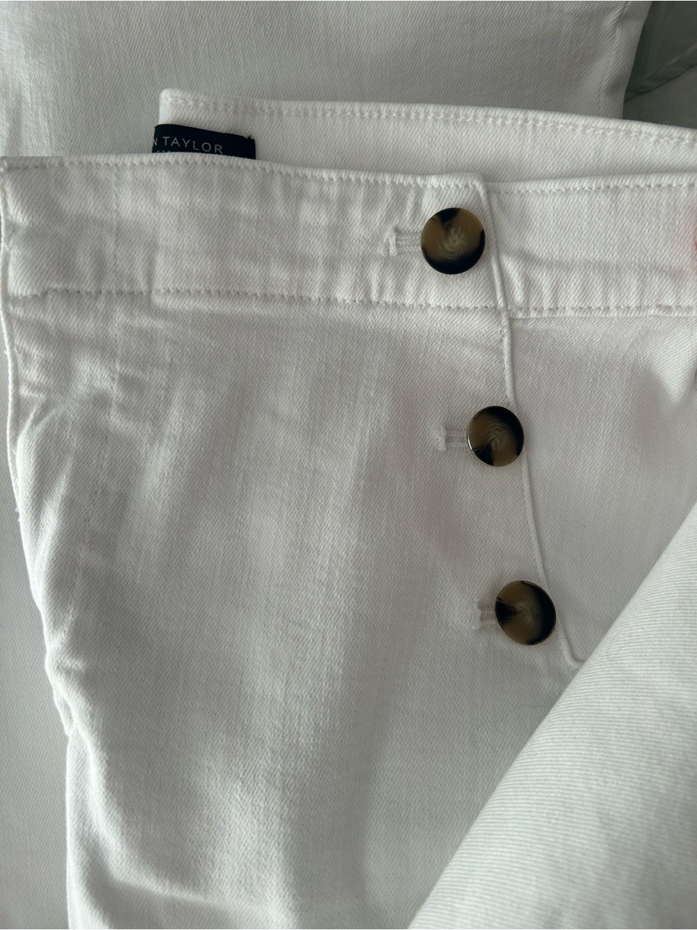Ladies Ann taylor white wide leg cropped pants